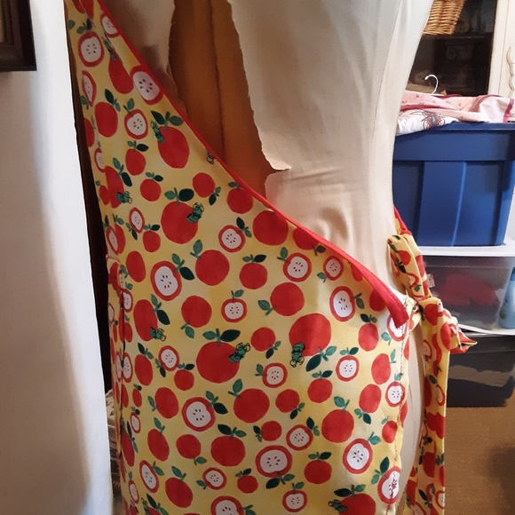 Handmade Apron in Vintage Pattern - Picture 3 of 5
